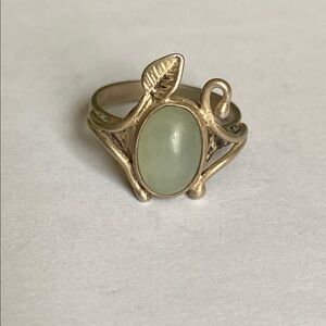 Elegant Vintage Silver and Grey Ring